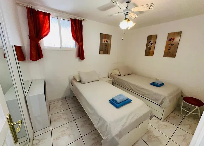 2 Bedrooms Playa Américas Parque Santiago I Heated Pool Apartamento